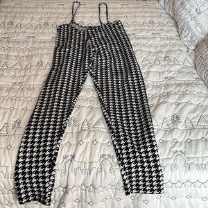 Cute, classy and sassy wide leg suspender jumpsuit!